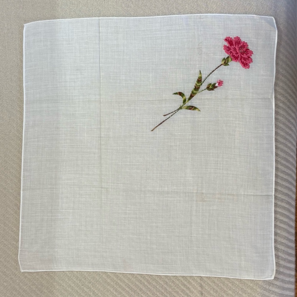 🌸 Vintage Embroidered Handkerchief – Pink Carnation - 13” x 12.5”